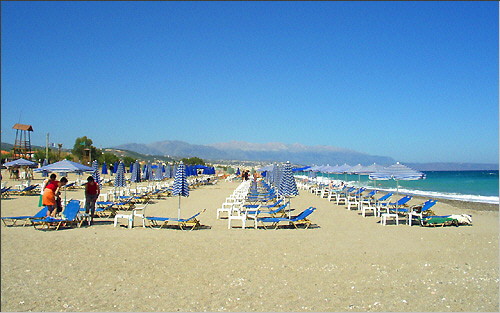 Platanias (Rethymnon): Westward view along the beach
